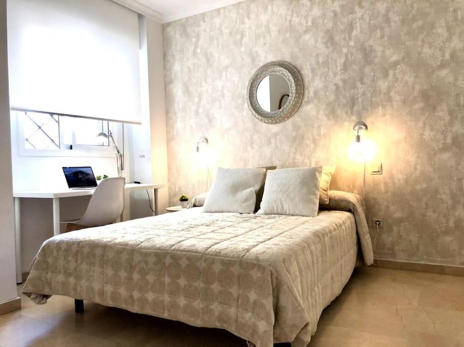 En Patio Sevillano Alameda-Isla Magica Экстерьер фото